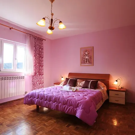 In Вилла Gornje Sitno